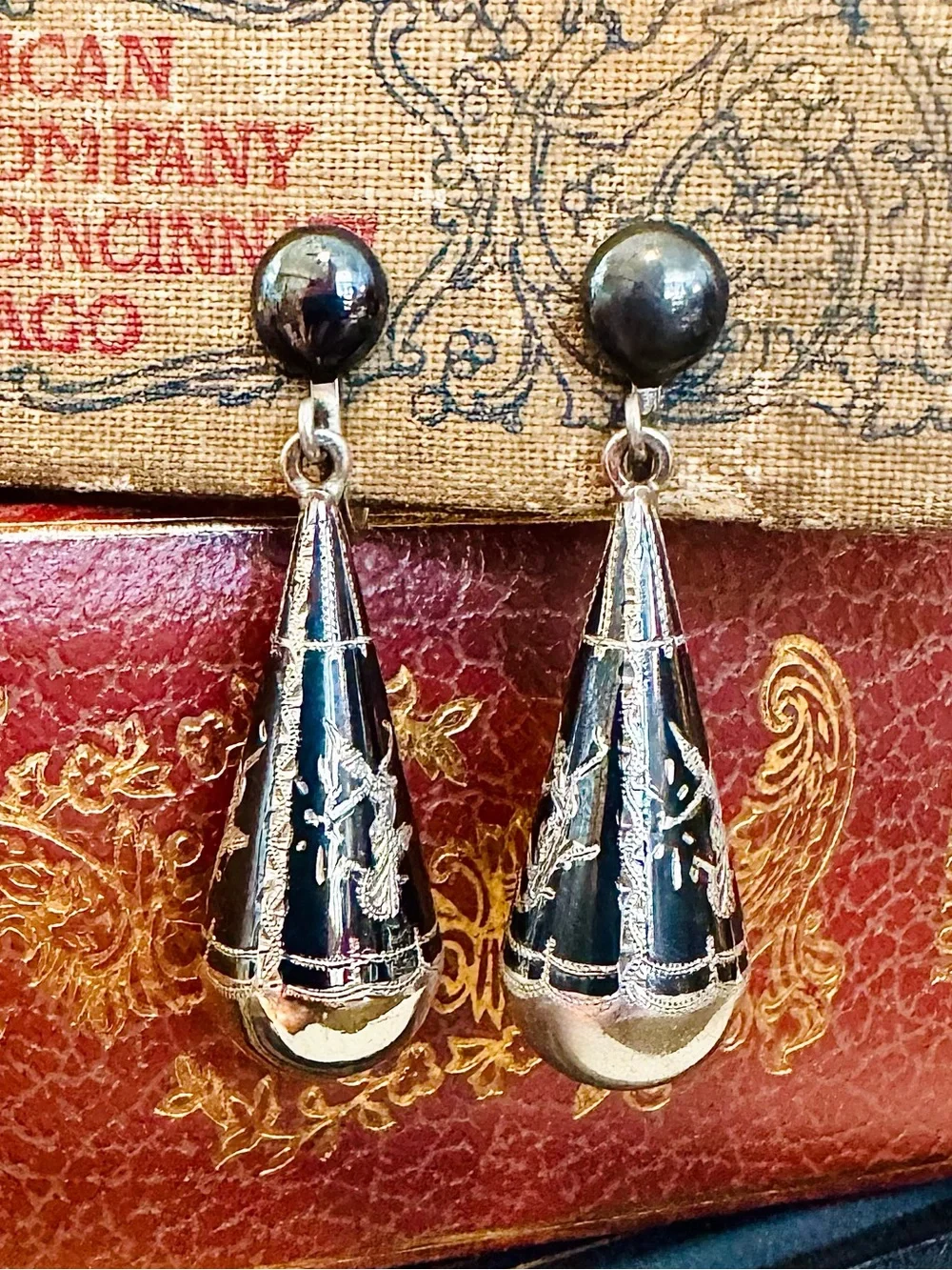 Vtg Siam Sterling Silver Niello Cone Screw Back Earrings – Goddess & Angel